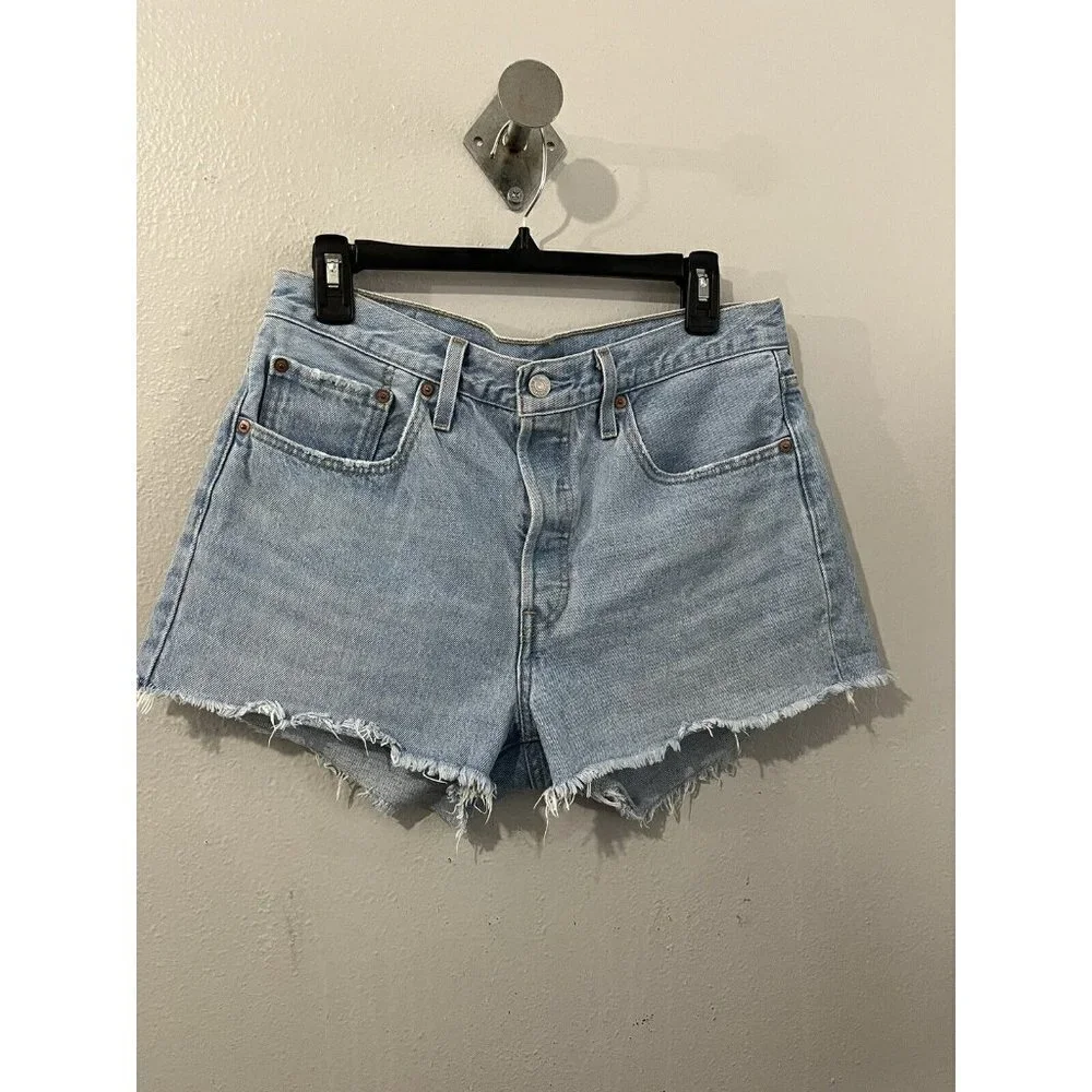 501 Levi’s Cut Off Denim Shorts Light Wash Size 30